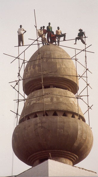 la mosquè en chantier(minarè)si la nostalgie pouvait dètruire lame d'une personne la mienne serait dèja reduite en poussière tellement vous nous manquer sangabi mon coeur vous reclame et demande 